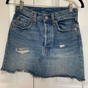 Levi’s distressed denim skirt size 24